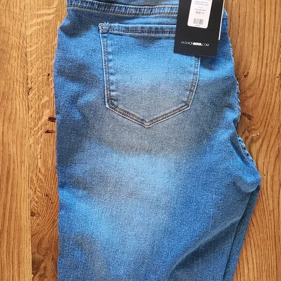 Distressed skinny jeans - Picture 2 of 6